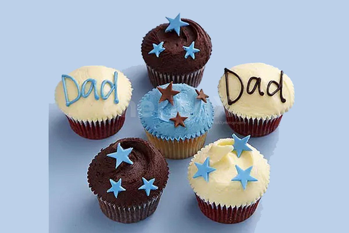 Delicious Fathers Day Cup Cake for your special celebration.