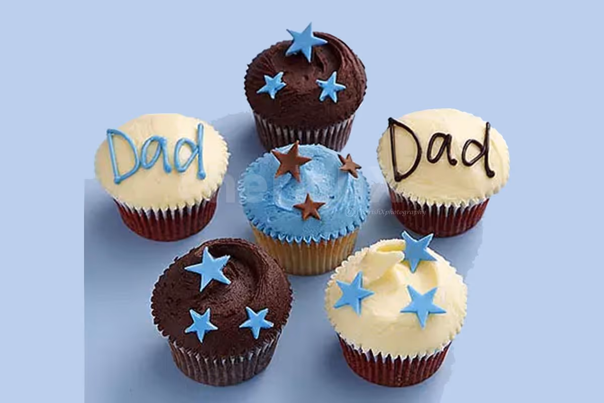 Delicious Fathers Day Cup Cake for your special celebration.