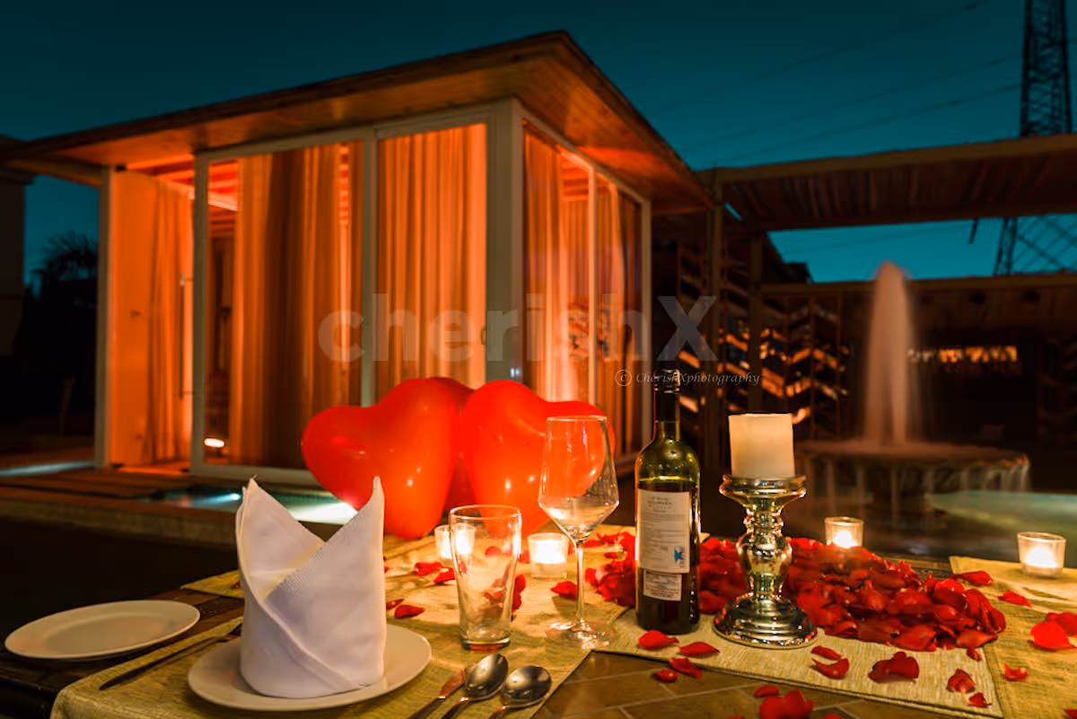 Make your partner feel special with CherishX's Picturesque Fountain Dinner Experience at the Luxurious Umrao in Delhi.