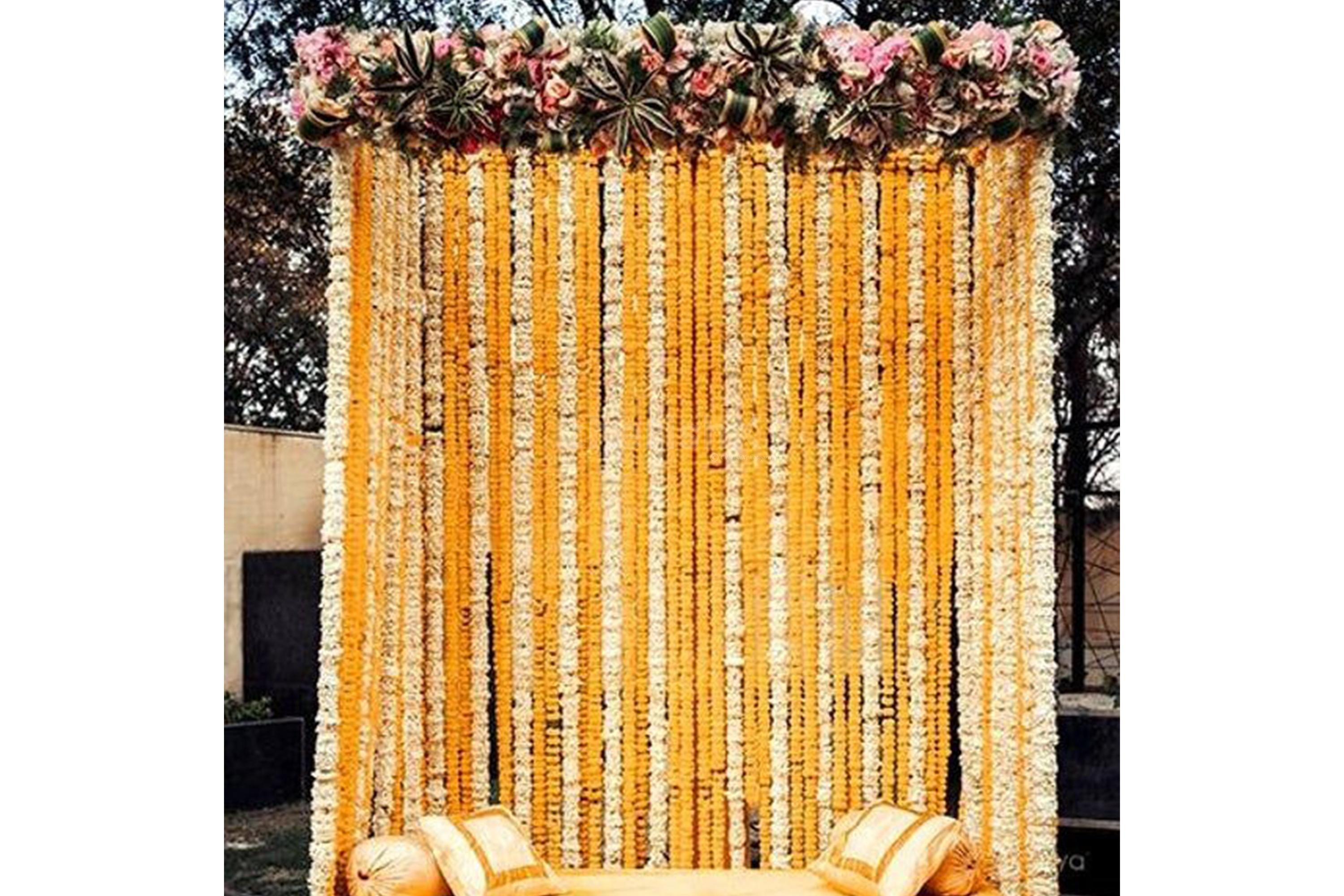 Floral decor or weddings are never out of fashion.