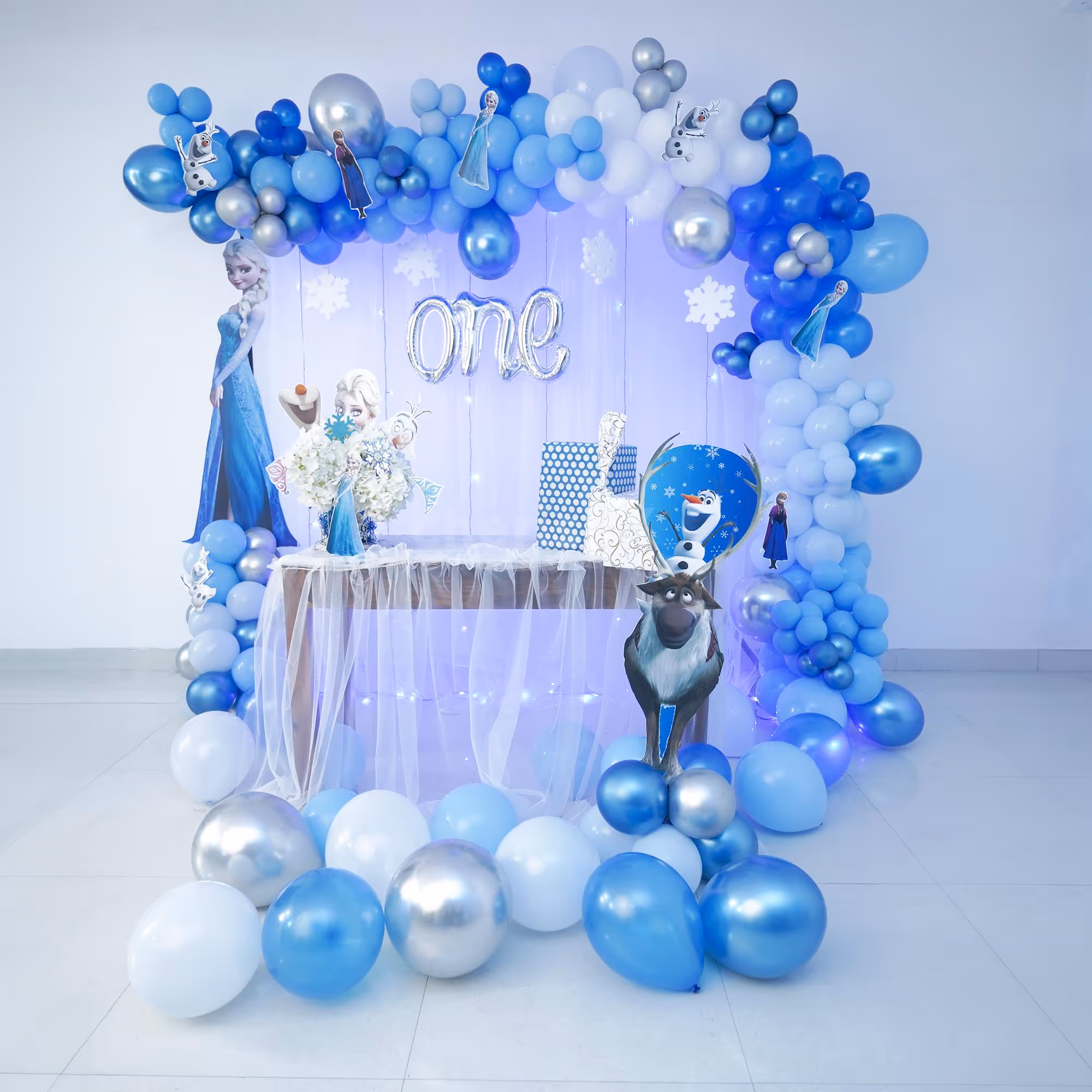 Book this wonderful Frozen Themed Decoration for your kid's birthday.