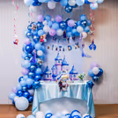 Macron balloons softens the birthday vibe with light colors for photos