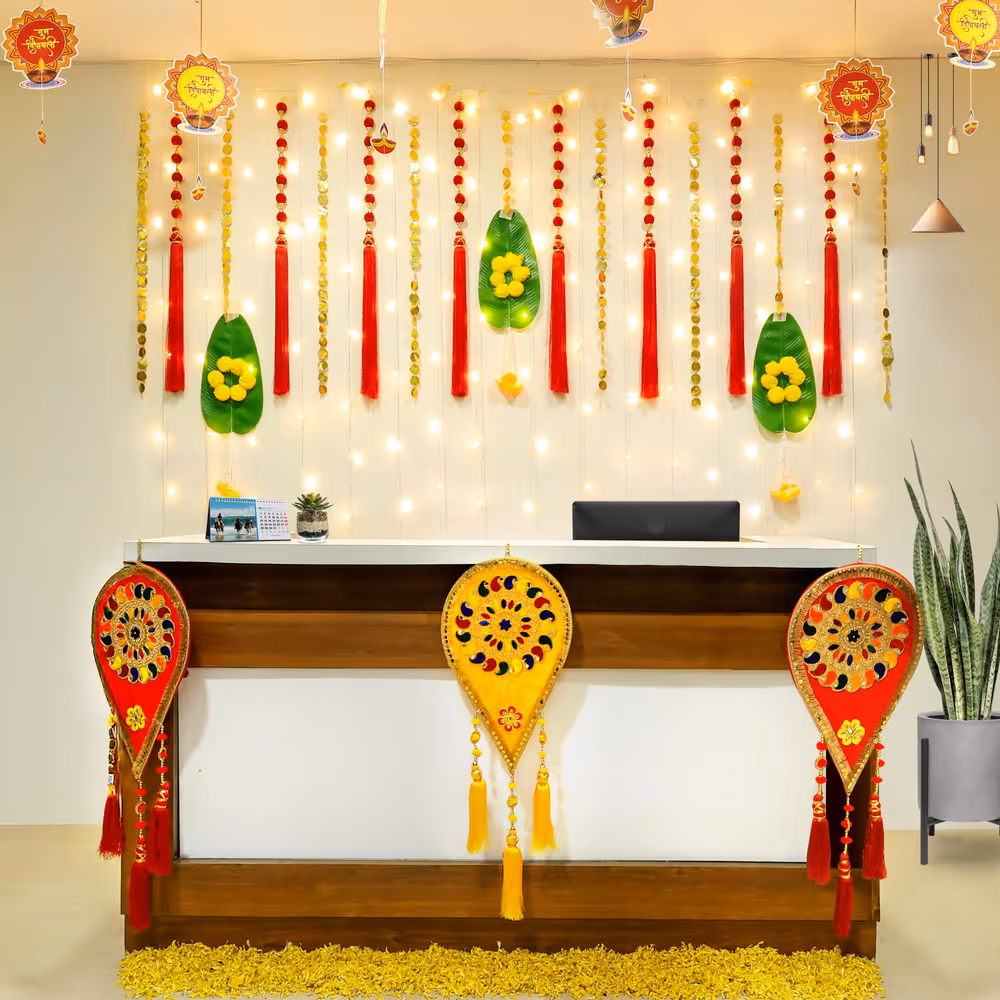 Banana Leaf with Tassels and Red silk tassel strings add fascinating detail.