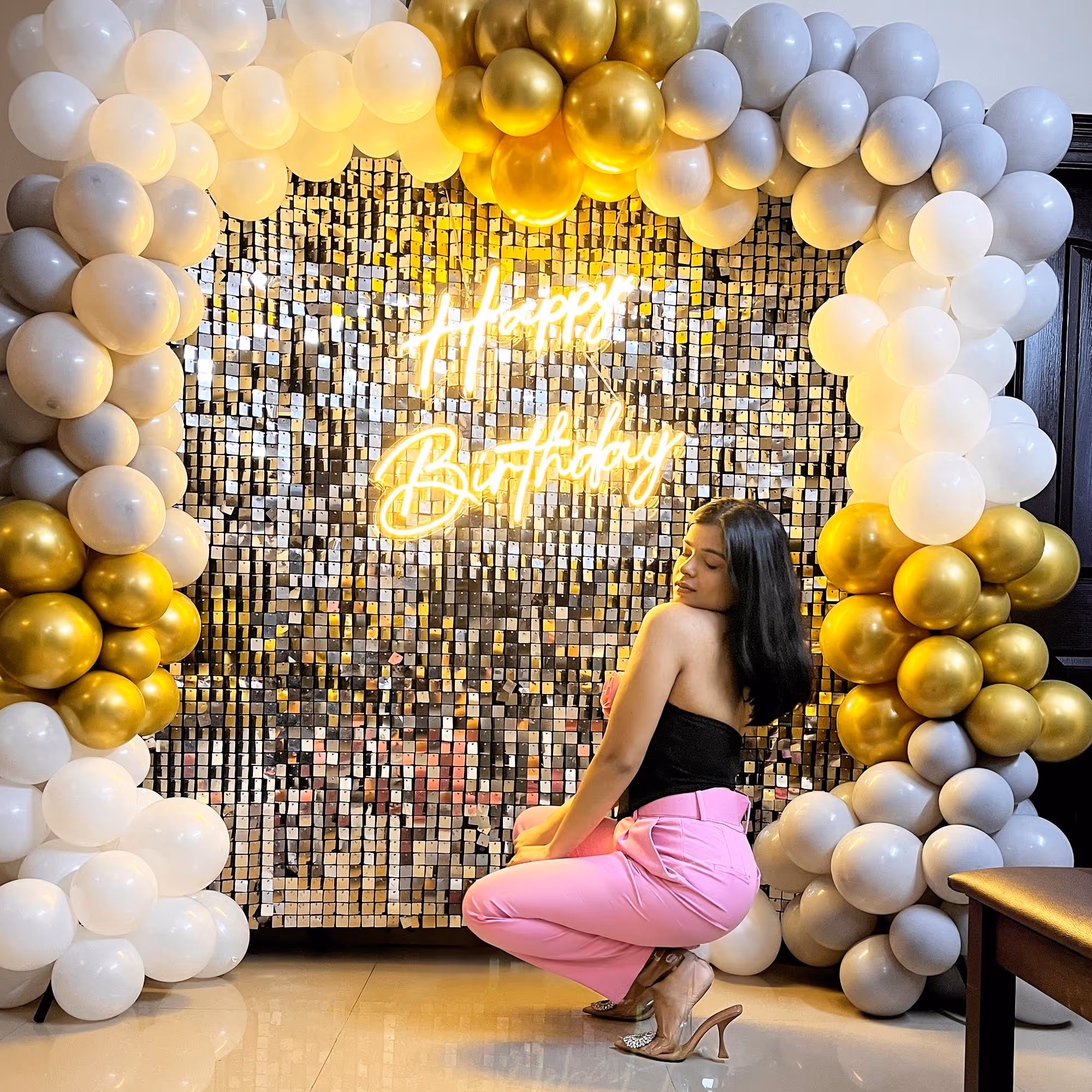 The shimmering sequins and the chic colour scheme creates a vibrant birthday party ambience