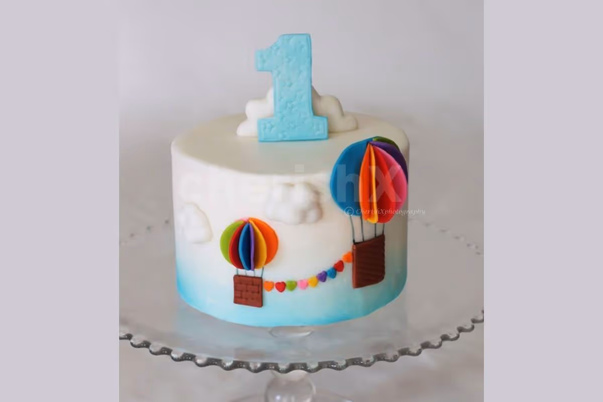 Hot air balloon theme designer cake