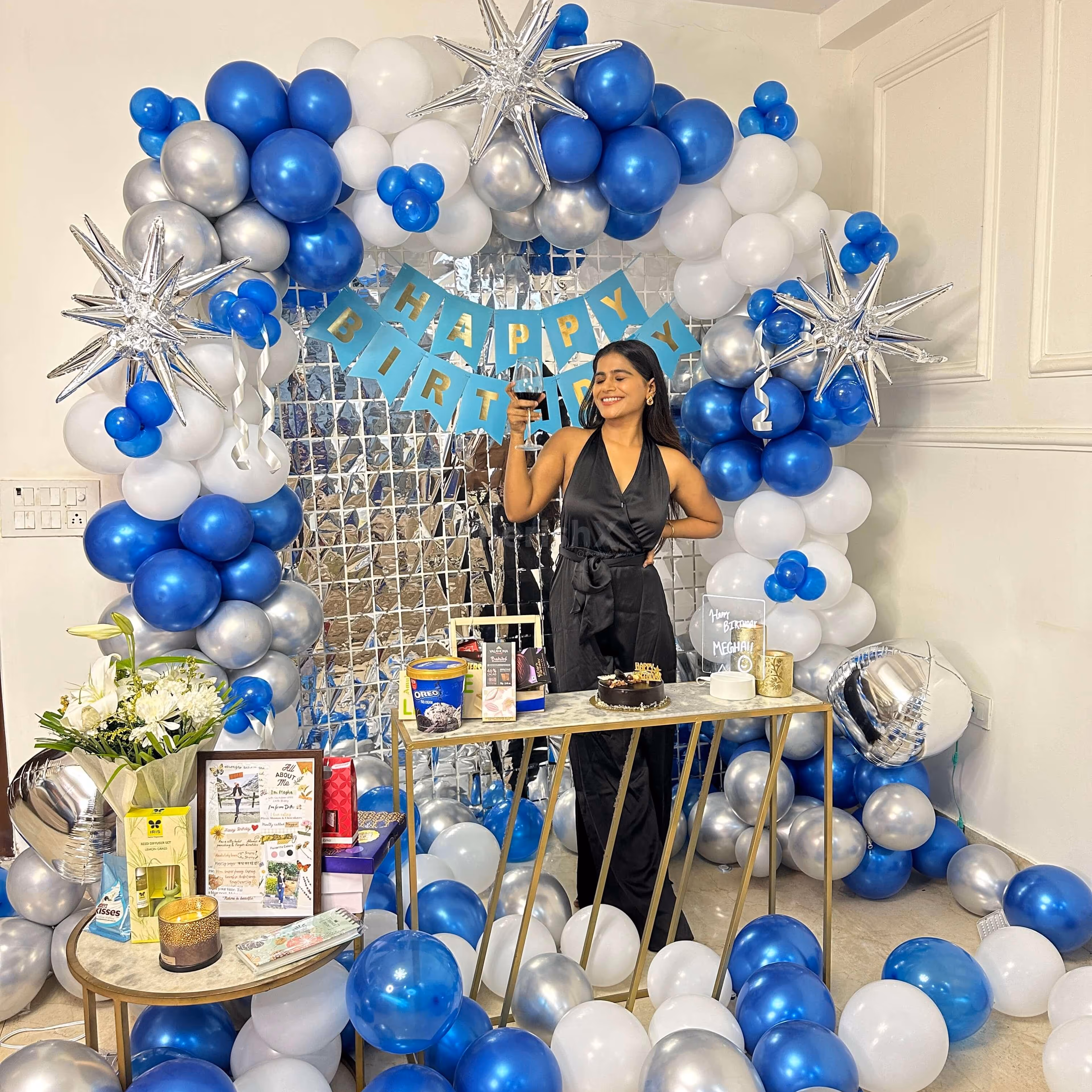 Add a touch of elegance and glamour to your celebration with this birthday backdrop.
