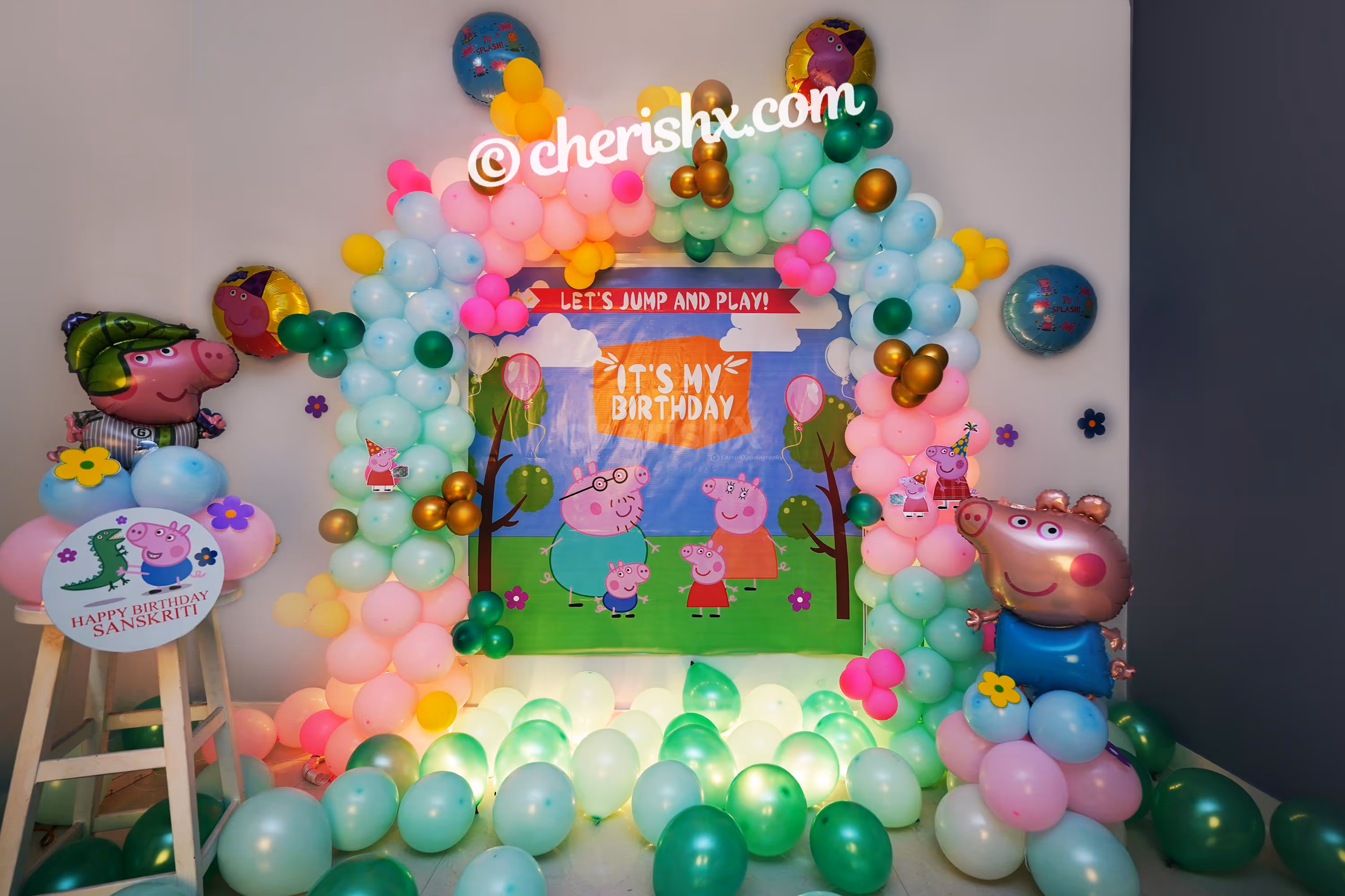 Make your child's birthday memorable with CherishX's Peppa Pig Birthday Theme Decor filled with colourful balloons!