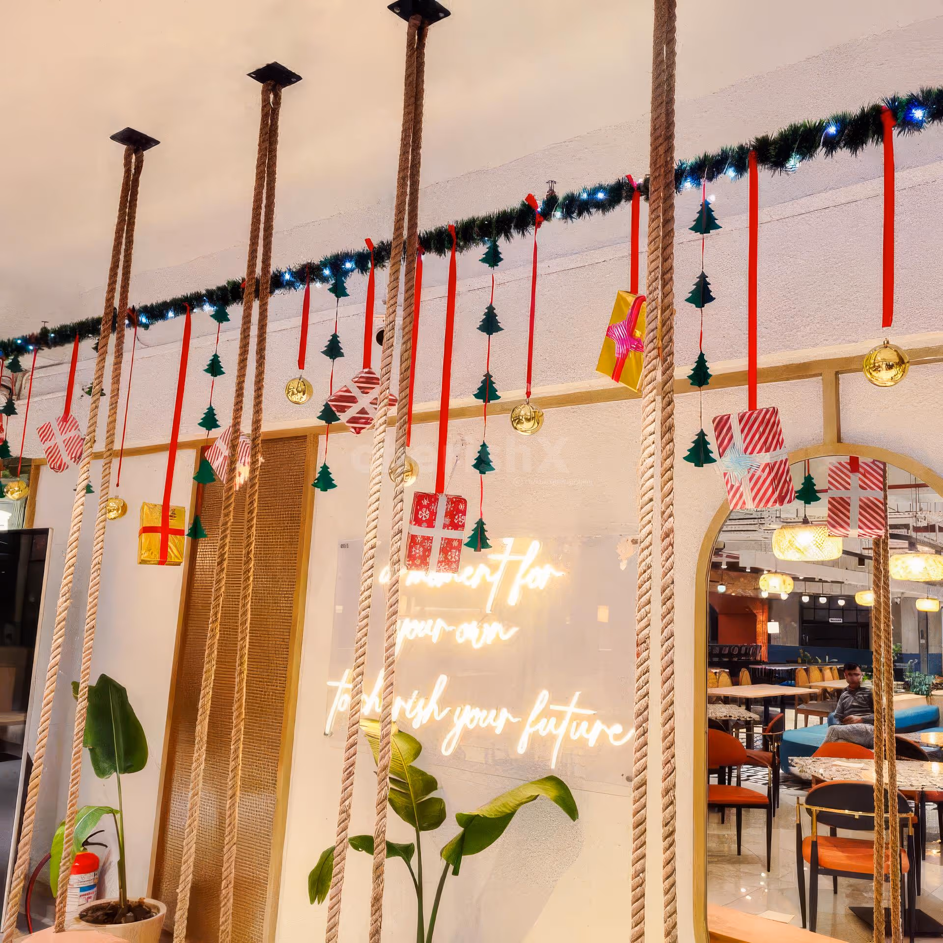 Hanging gift boxes recalls the thrill of receiving surprises during Christmas celebrations