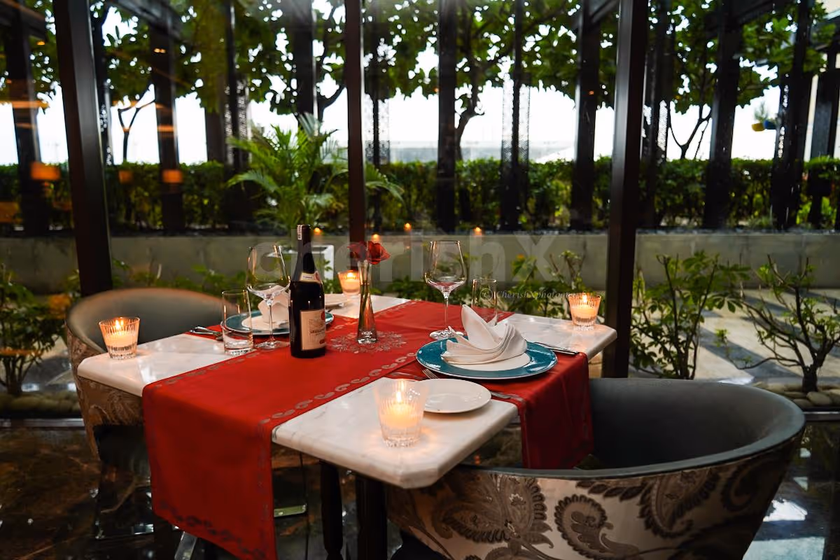 Relishing meals, exceptional décor, and thrilling ambience- all for a memorable indoor date experience
