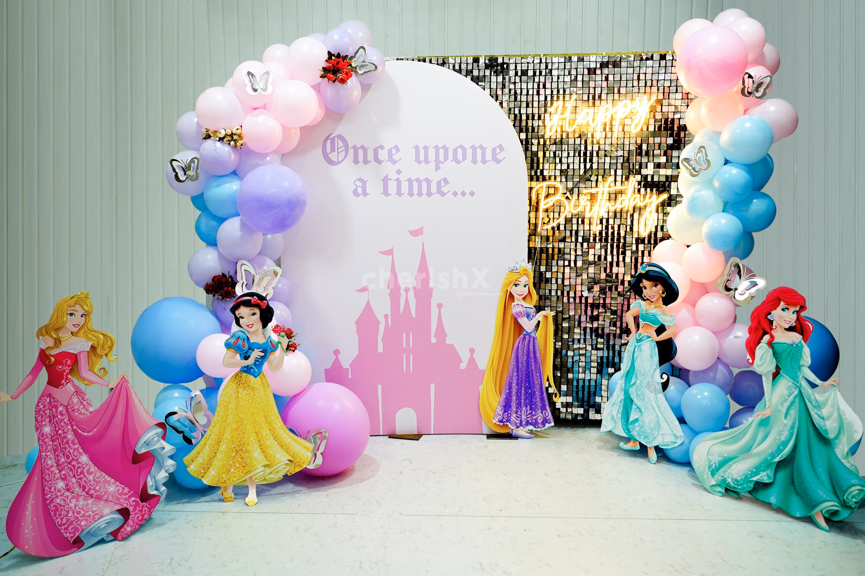 Make the party extra special with the silver sequin decorations added to the theme.