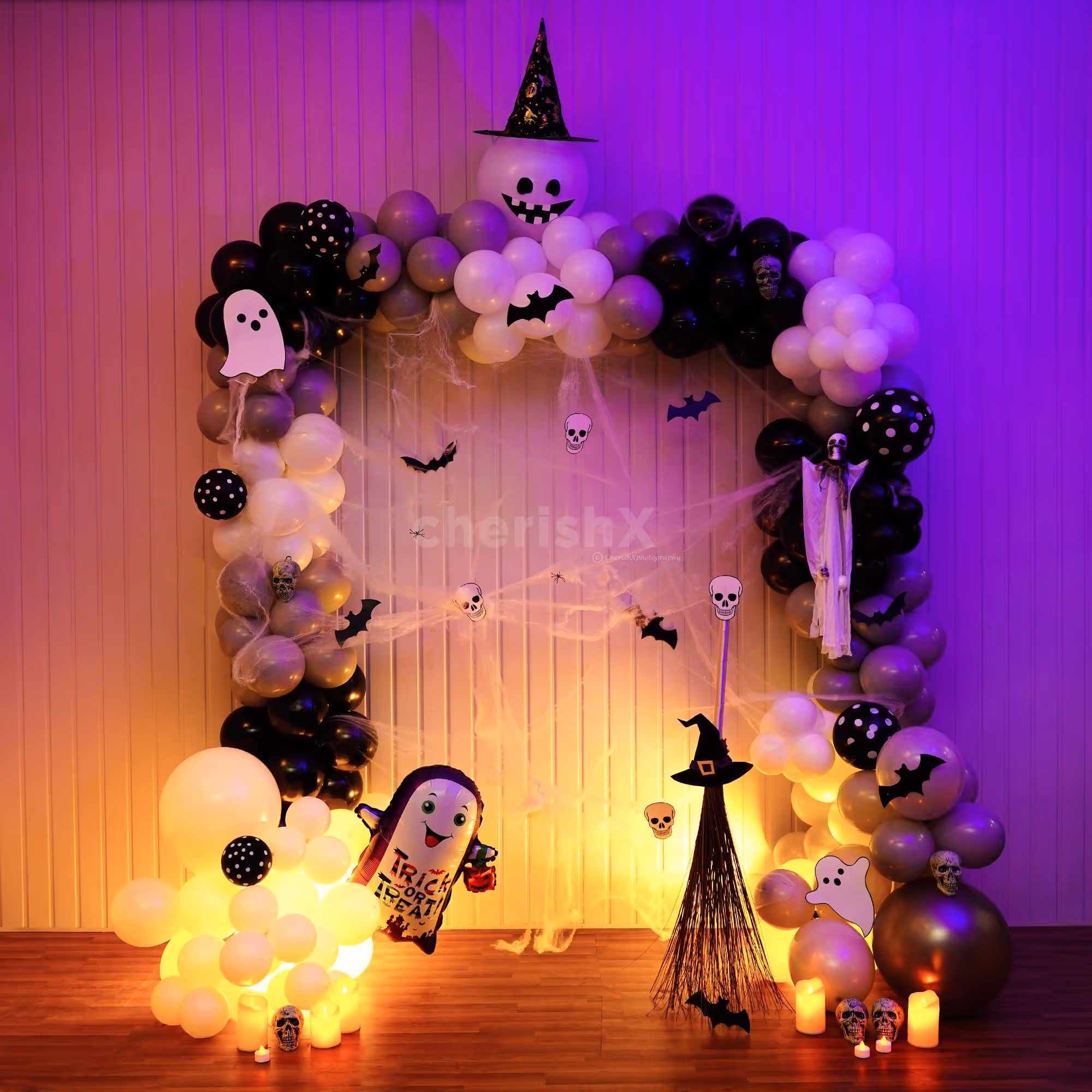 From spooky balloons to eerie spider webs, this Halloween decor has it all.