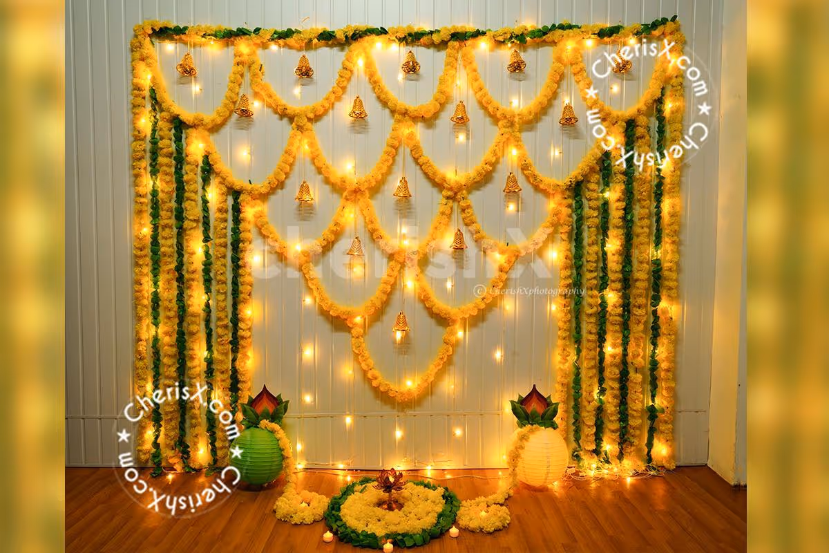 The lights placed with flowers in your Haldi/Mehndi function is an attractive décor design